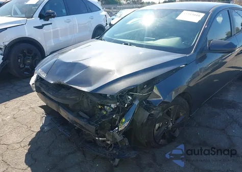 2021 Hyundai Elantra Sel z USA, uszkodzony, nr VIN 5NPLM4AG0MH052984